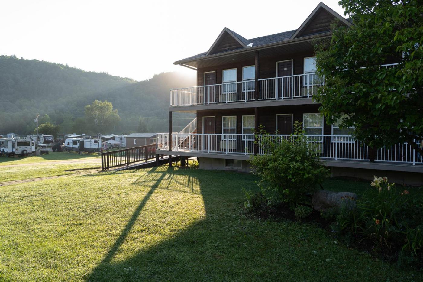 Auberge Royal Papineau Notre-Dame-de-la-Salette 외부 사진