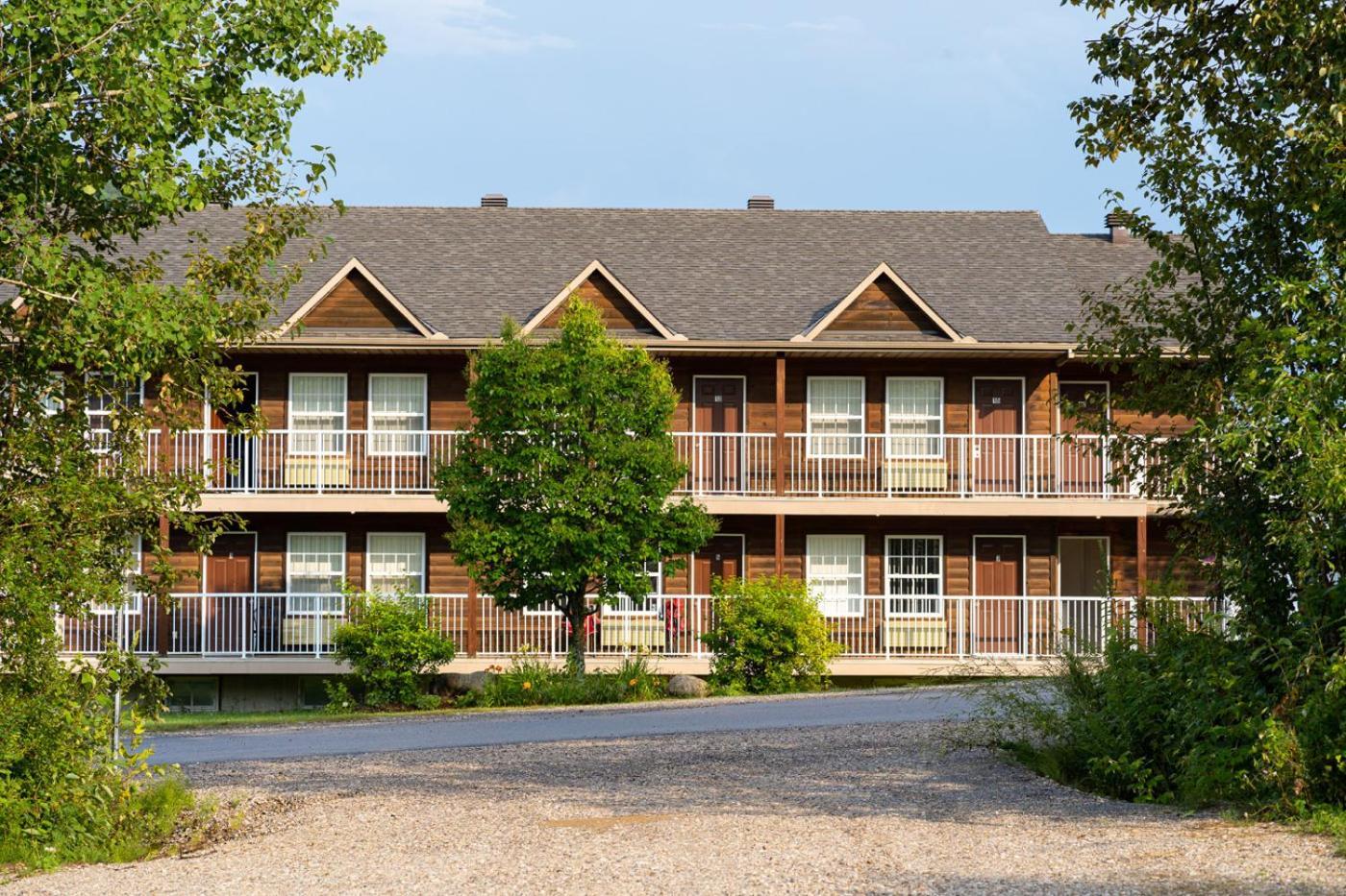 Auberge Royal Papineau Notre-Dame-de-la-Salette 외부 사진